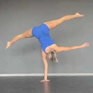 UPSIDE DOWN – MEIN ERSTER HANDSTAND Workshop mit Anni am Sa, 21.11.2026